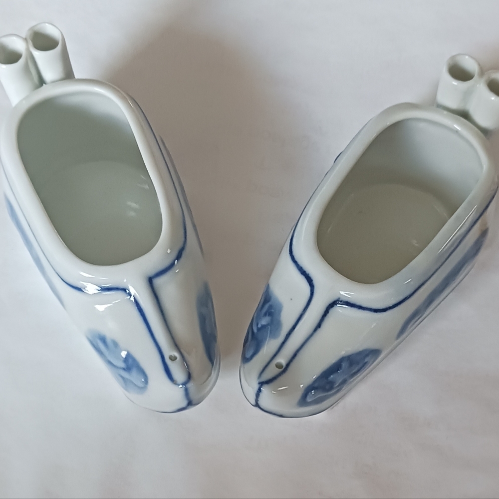 Set of 2 Mini white emperor Porcelain shoes